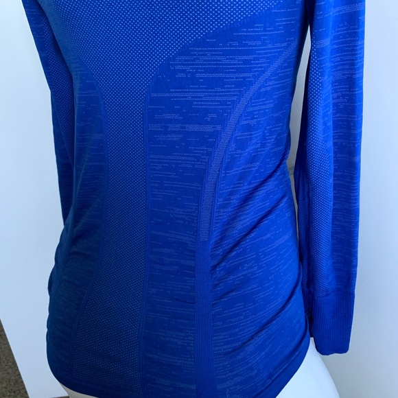 Athleta XS ruching back panels blue long sleeve T-shirt - Picture 5 of 6